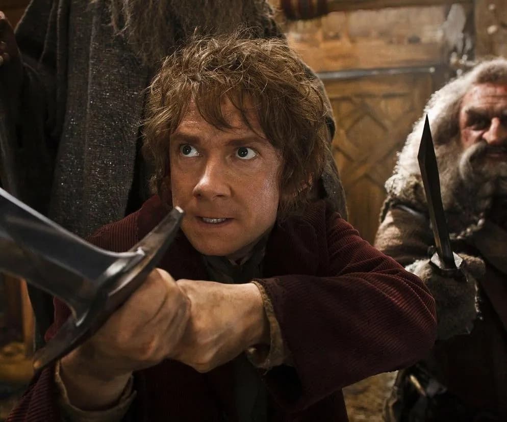 Na której stronie w książce Hobbit jest opis Bilba Bagginsa? Na której stronie w książce Hobbit jest opis Bilba Bagginsa?